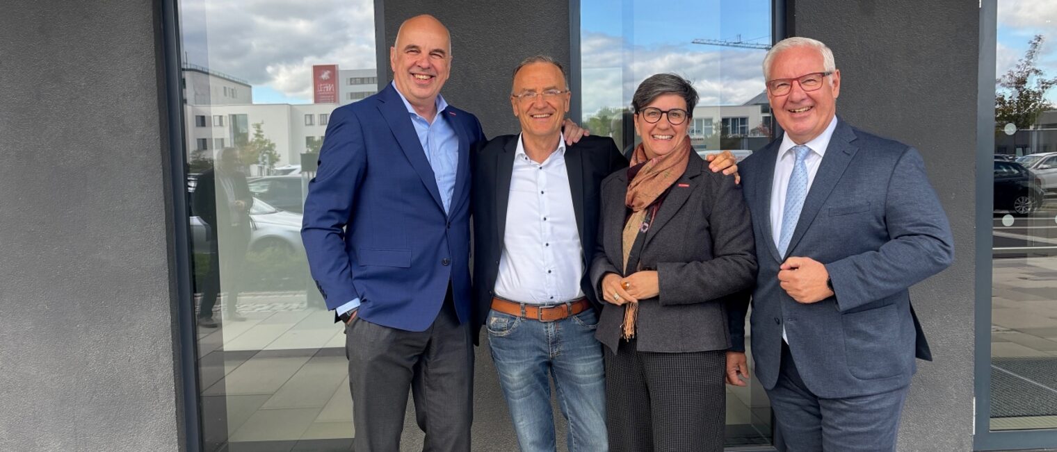 V.l.: ARGE-Vizepräs. Stefan Füll, ARGE-Präs. Frank Dittmar, ARGE-Vizepräs. Susanne Haus, Präs. VbU Hessen e.V. Thomas Reimann