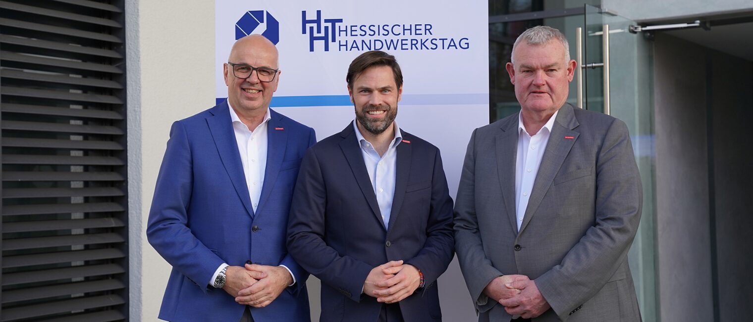 Neu gewählter HHT-GF Pierre Schlosser (Mitte), HHT-Präsident Stefan Füll (links), HHT-Vizepräsident Alexander Repp (rechts)